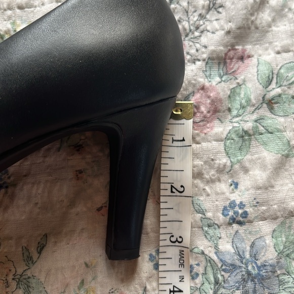 Black Clark heels - Picture 5 of 6